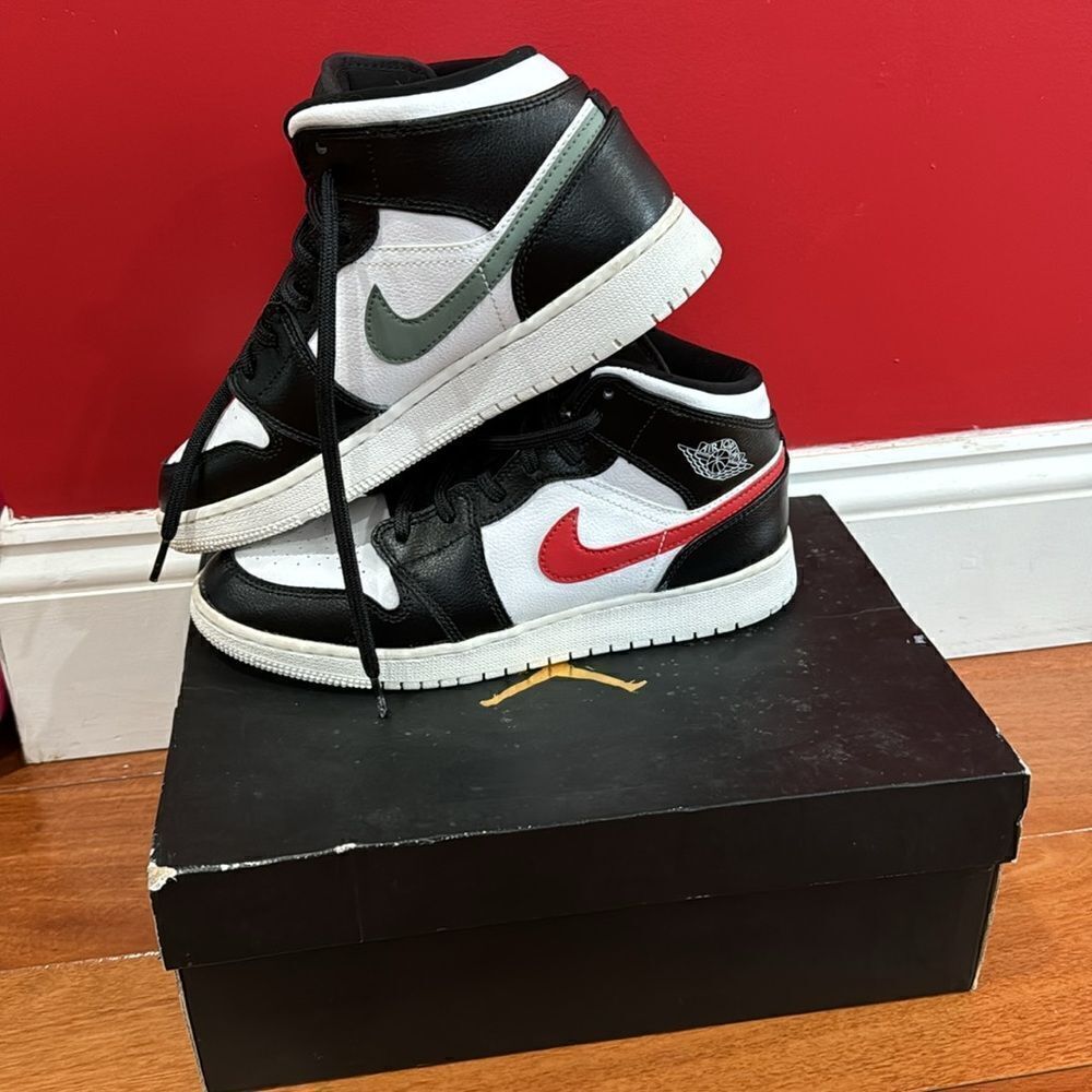 Nike Air Jordan 1 Mid Retro Basketball Multi Color Swoosh 554725-052‎ 6.5Y/8W